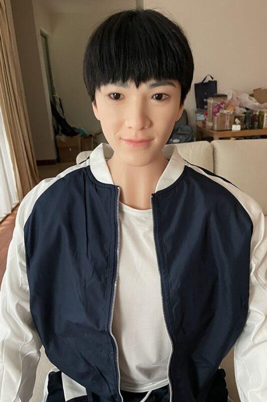 Lezlie - Milf Scambia Con Bambola Sessuale