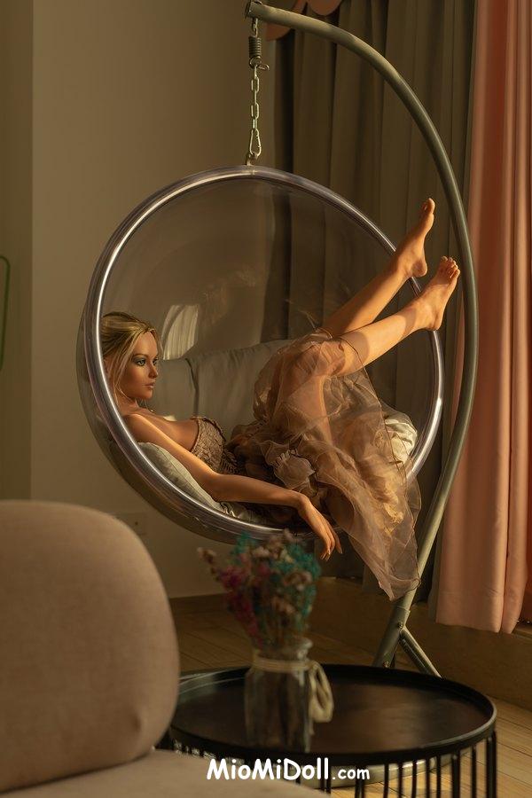 Nelie - Il Video Completo Della Bambola Sessuale 11 Nelie - Il Video Completo Della Bambola Sessuale