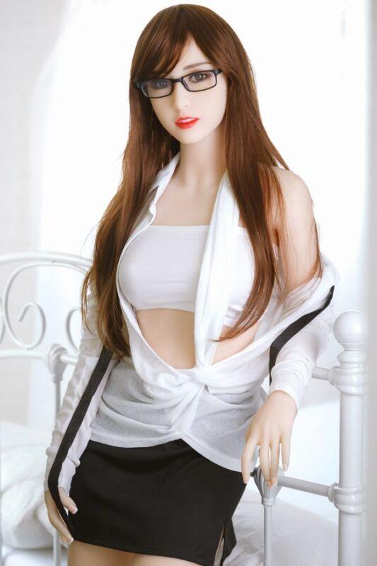 Jewel - Fare Pipì Dentro Una Bambola Sessuale