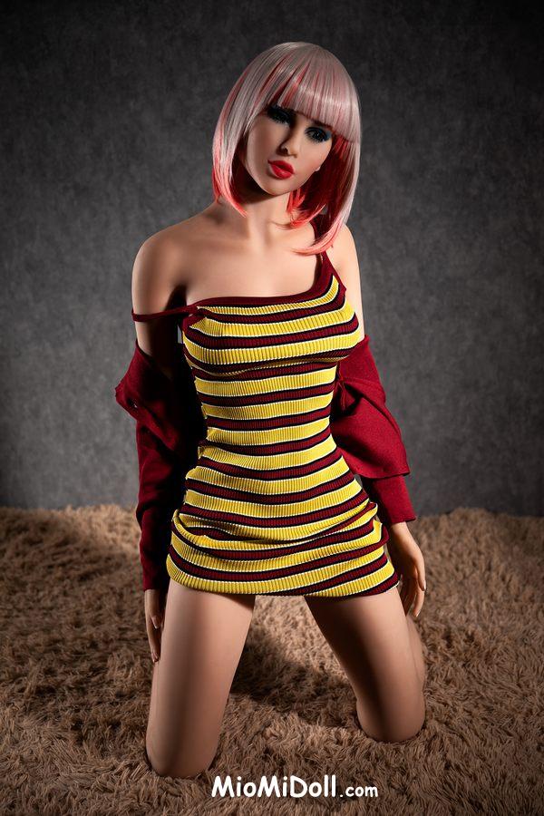 Liane - Bambola Sessuale Scopata Video Porno 3 Liane - Bambola Sessuale Scopata Video Porno