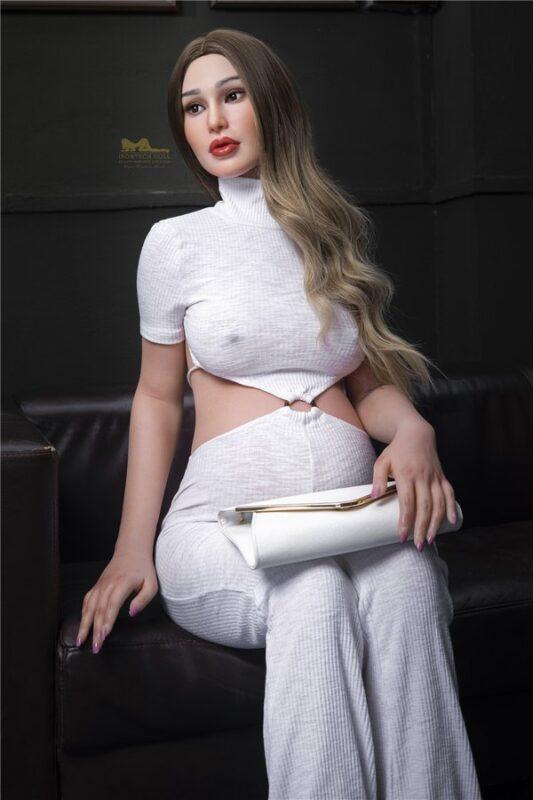 Ilyssa - Bambola Sessuale Carina Con Tette Nude