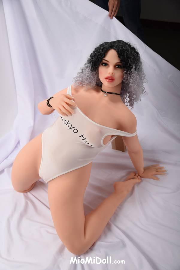 Flore - Mantenere I Capelli Della Bambola Del Sesso 2 Flore - Mantenere I Capelli Della Bambola Del Sesso