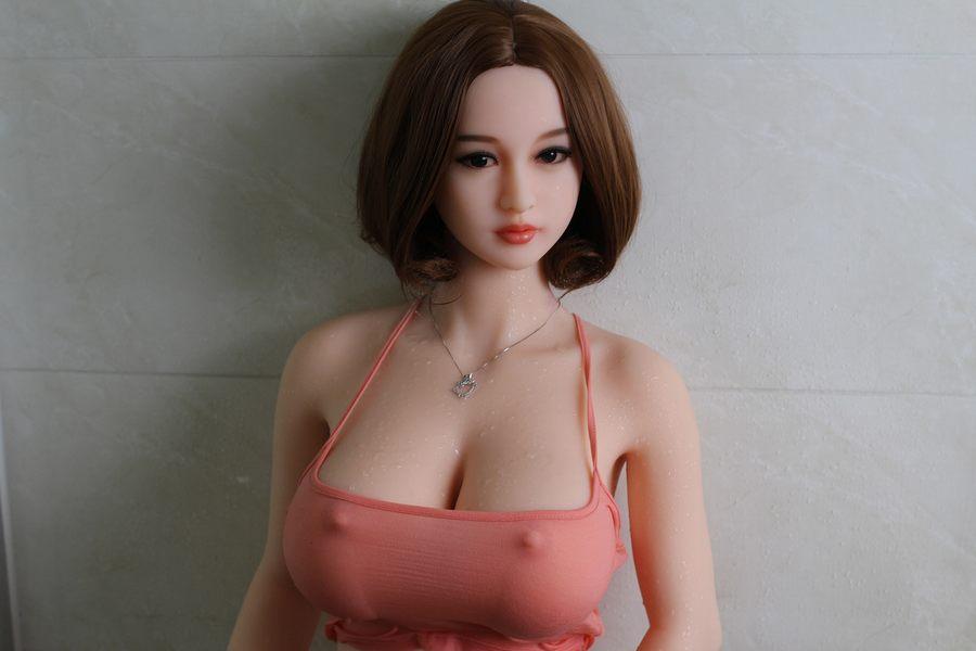 Kattie - Il Ragazzo Ha Sposato La Sua Bambola Sessuale. 10 Kattie - Il Ragazzo Ha Sposato La Sua Bambola Sessuale.