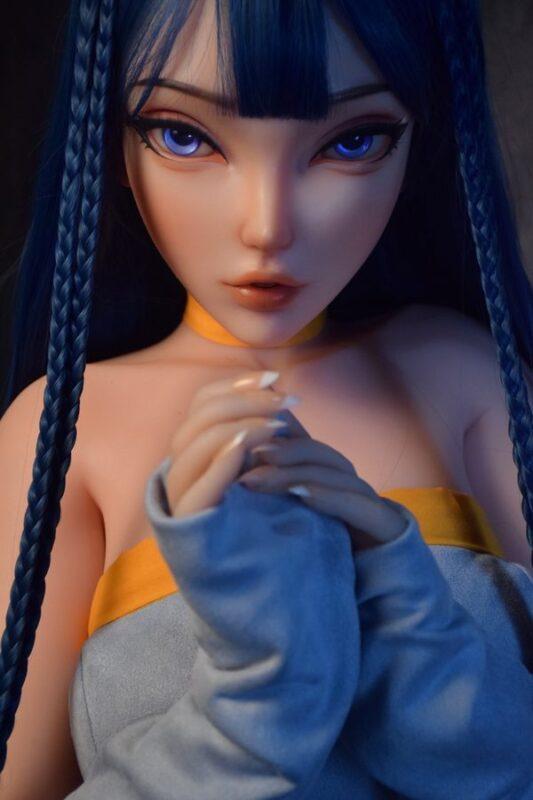 Velia - Video Di Sesso Reale Con Una Bambola