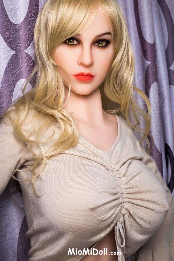 Kelcey - Hai Mai Usato Una Bambola Sessuale 12 Kelcey - Hai Mai Usato Una Bambola Sessuale