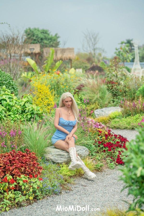 Neile - Il Sex Toy Della Bambola D'argento 2 Neile - Il Sex Toy Della Bambola D'argento