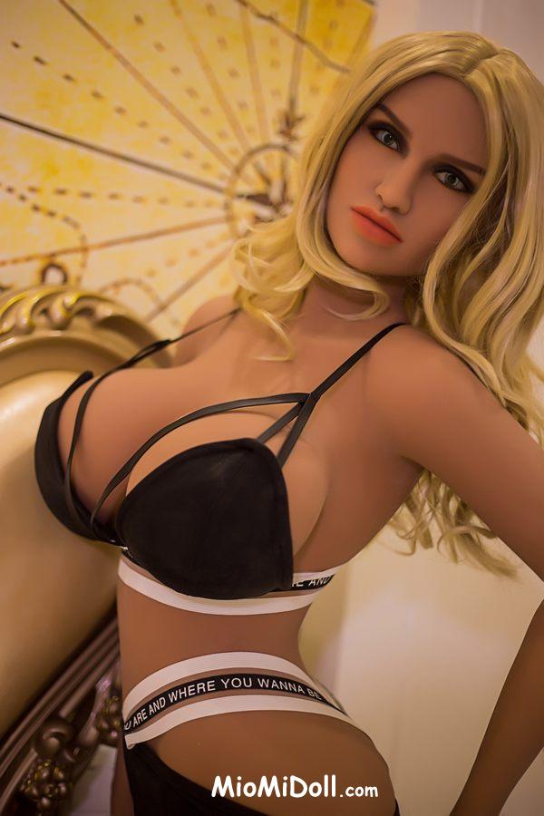 Inesita - Ragazzo Che Scopa Una Bambola Del Sesso Giocattolo 19 Inesita - Ragazzo Che Scopa Una Bambola Del Sesso Giocattolo