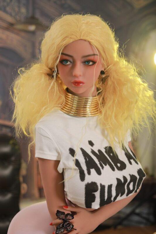 Elysia - Scopare Una Bambola Del Sesso Paffuta