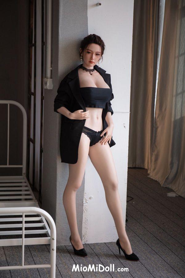 Alisson - Pene Succhiato Da Bambola Sessuale 21 Alisson - Pene Succhiato Da Bambola Sessuale