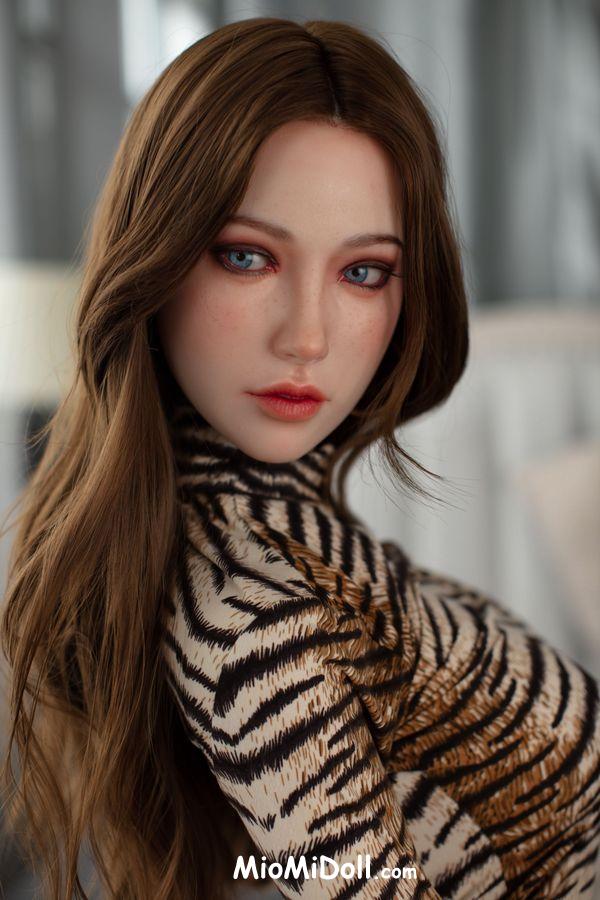 Cecilia - Porno Con Bambola Sessuale Con Grandi Tette 9 Cecilia - Porno Con Bambola Sessuale Con Grandi Tette