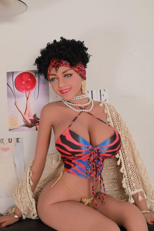 Elvira - Scopare Una Bambola Del Sesso Adolescente