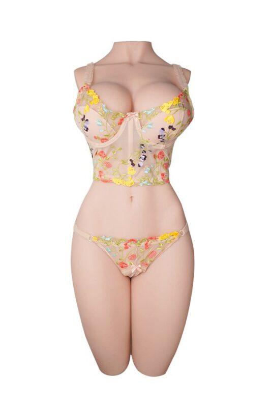 Hattie - Il Video Porno Di Bambola Kashè Vero