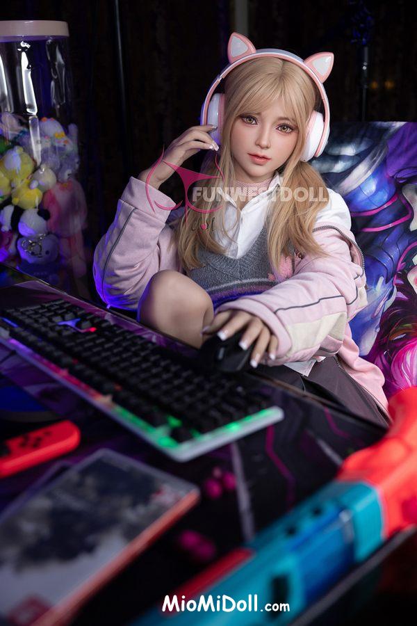 Ardelia - Pompino Con La Bambola Sessuale Asiatica 18 Ardelia - Pompino Con La Bambola Sessuale Asiatica