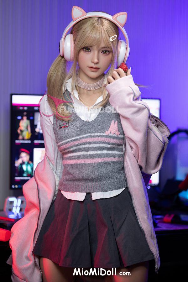 Ardelia - Pompino Con La Bambola Sessuale Asiatica 6 Ardelia - Pompino Con La Bambola Sessuale Asiatica