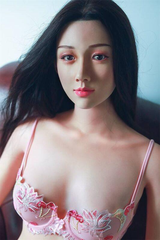 Mireya - Video Di Bambole Sessuali In Silicone