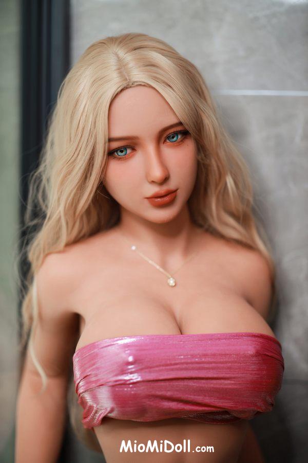 Lilyana - Si Può Noleggiare Una Bambola Sessuale 13 Lilyana - Si Può Noleggiare Una Bambola Sessuale