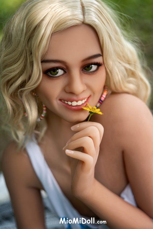 Emlynne - Uomo Sposato Con Una Bambola Gonfiabile 2 Emlynne - Uomo Sposato Con Una Bambola Gonfiabile