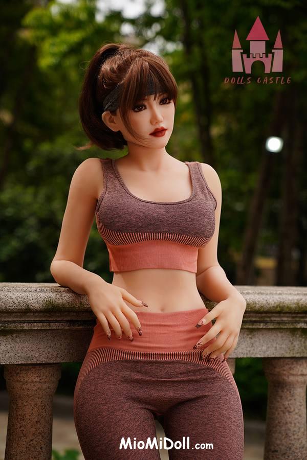 Carleen - Lesbica Gioca Con Una Bambola Sessuale 5 Carleen - Lesbica Gioca Con Una Bambola Sessuale