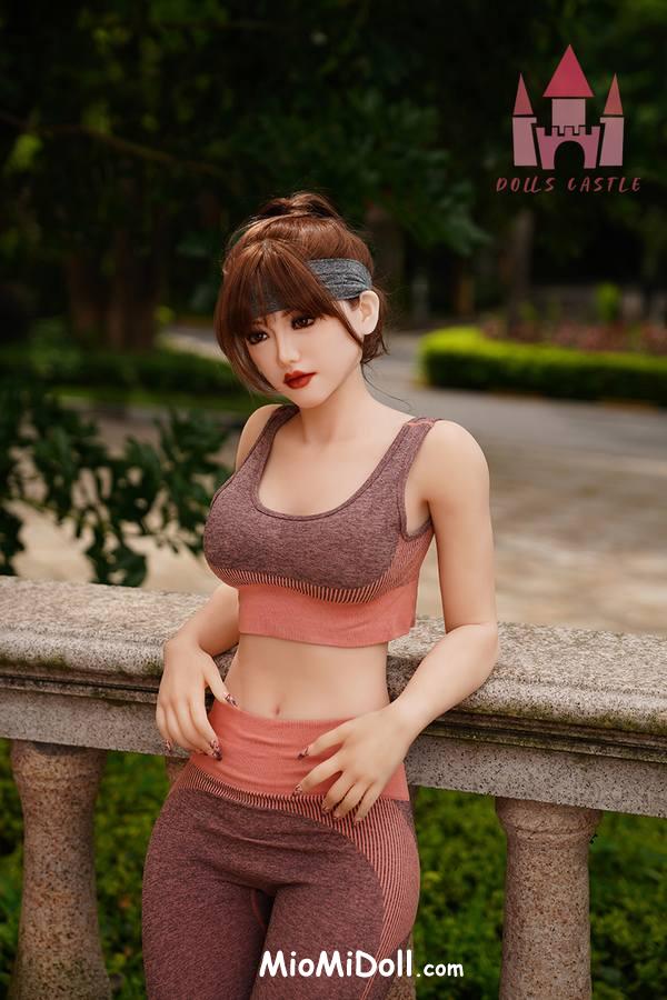 Carleen - Lesbica Gioca Con Una Bambola Sessuale 6 Carleen - Lesbica Gioca Con Una Bambola Sessuale