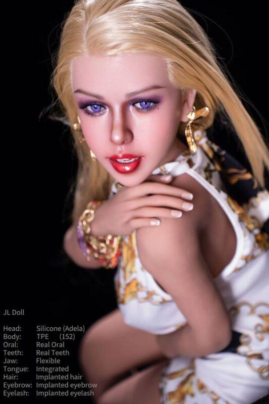 Whitney - Spogliare Una Bambola Sessuale